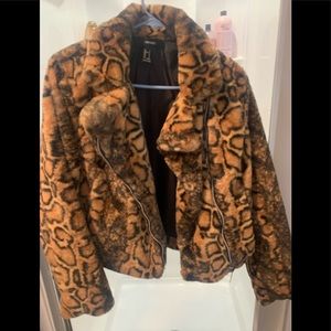Forever 21 Leopard Faux fur Cropped Coat